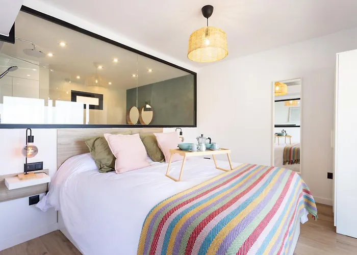 Home2book Miami Views & Pool,