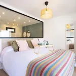 Home2book Miami Views & Pool,