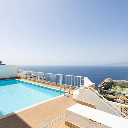 Home2book Miami Views & Pool,