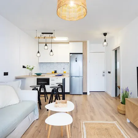 Home2book Miami Views & Pool,