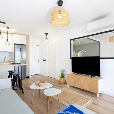 Home2book Miami Views & Pool, *