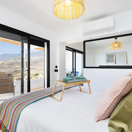 Home2book Miami Views & Pool,