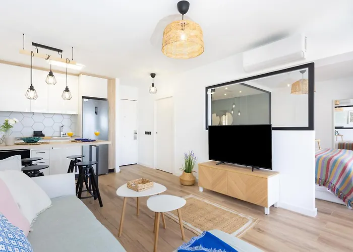 Home2book Miami Views & Pool, *