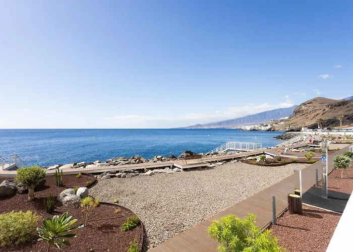 Home2book Miami Views & Pool, *