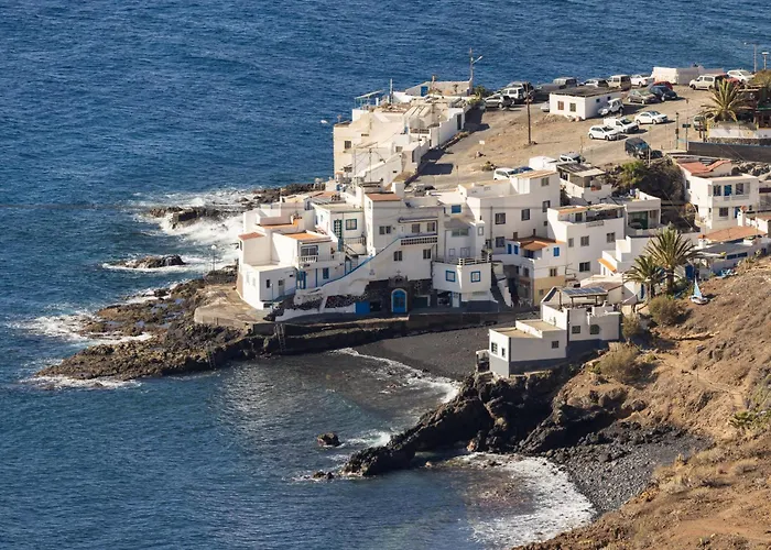 Home2book Miami Views & Pool,