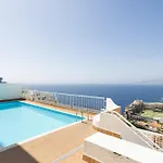 Home2book Miami Views & Pool,